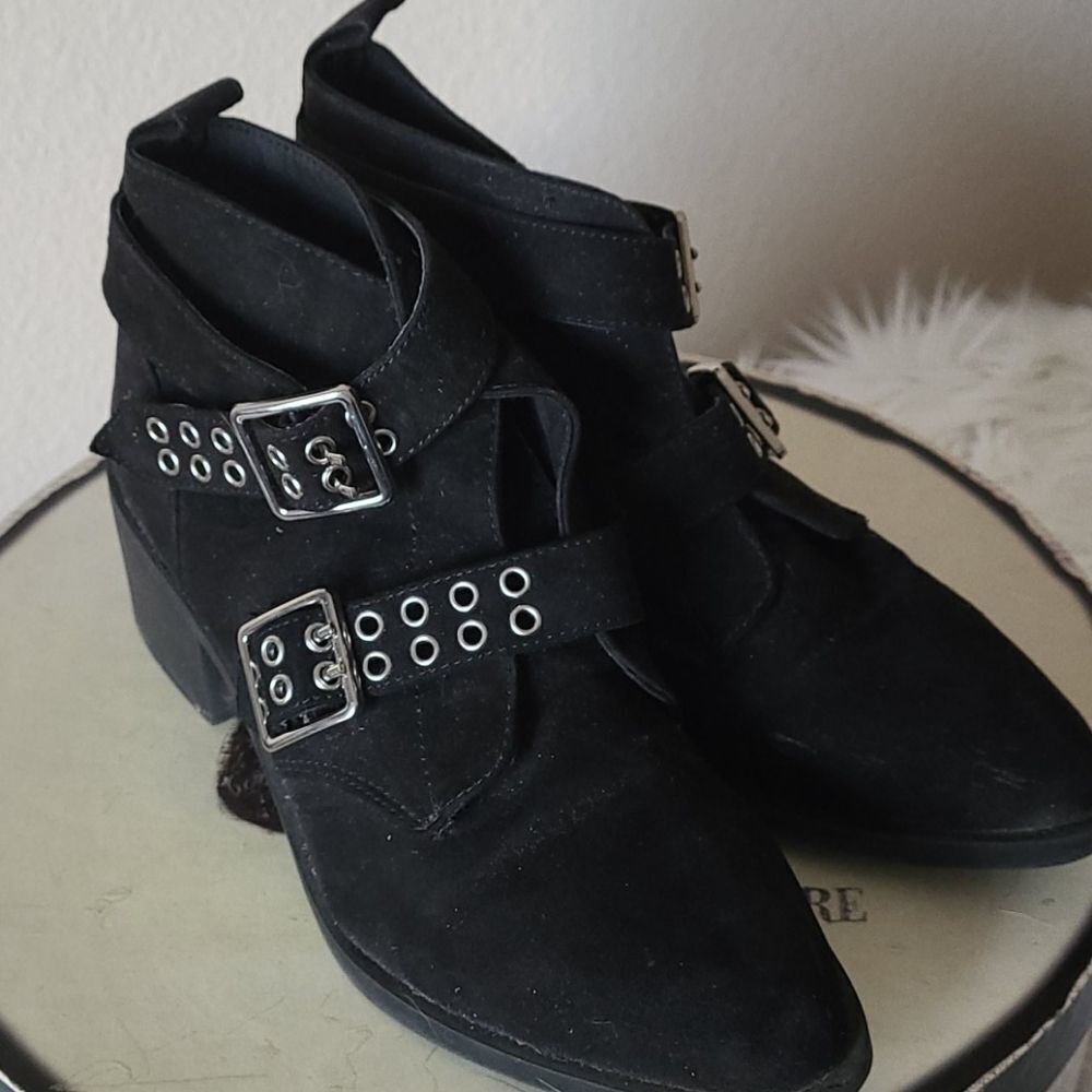 Divided Black Bootie - Picture 4 of 9